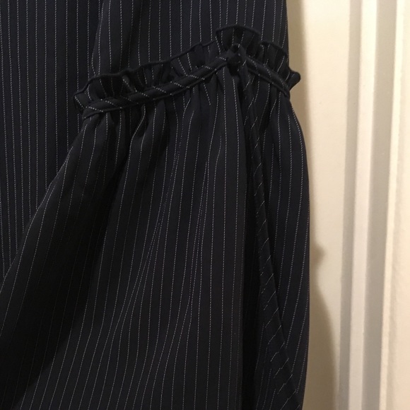 18/20 LN navy blue and white thin striped blouse - Picture 4 of 5